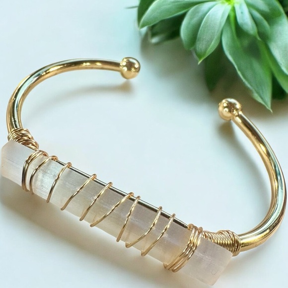 NEW 18K Yellow Gold-Plated Open Cuff with Wire-Wrapped Natural Selenite Crystal - Picture 11 of 12